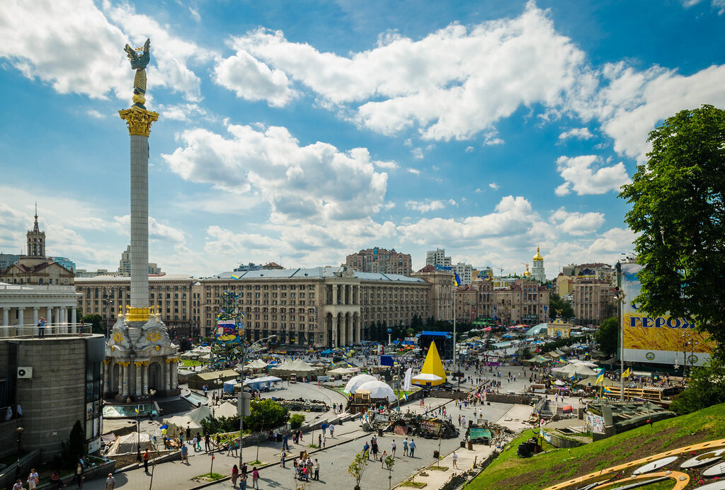 Киев главное. Площадь Незалежности в Киеве. Киев Майдан. Майдан Незалежности Киев лето\. Майдан Незалежности 2010.