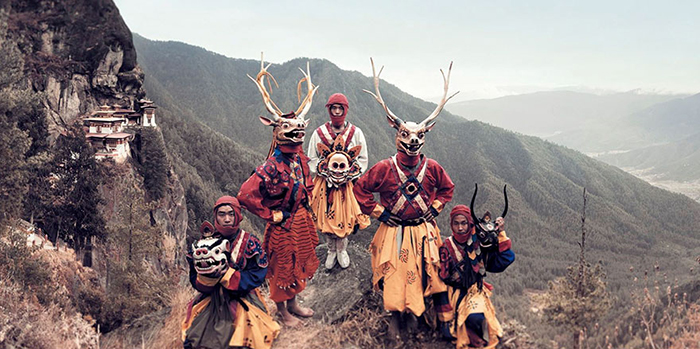 Танцоры в масках, Паро, Бутан.